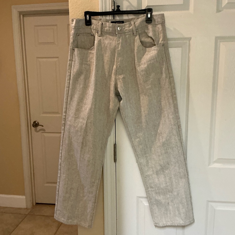 Women’s light gray ACCESS straight leg jeans size 34/32 - fit like U.S. size 12.